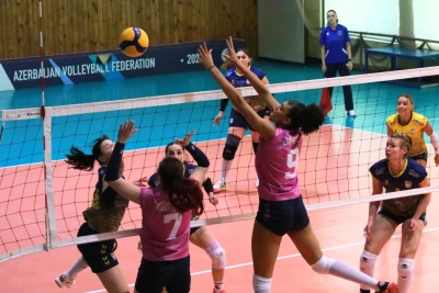 Qadın voleybolçular arasında Yüksək Liqada 1/4 finalın ikinci oyunları başlayır