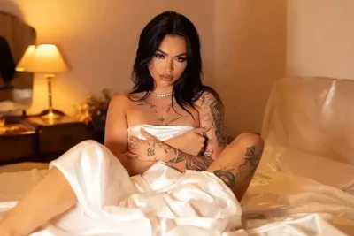 OnlyFans ulduzu futbolçu Kiran Trippieri ailəsindən ayırdı