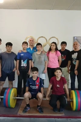 Azərbaycan Ağırlıqqaldırma Federasiyası idman məktəblərini avadanlıqla təmin edir