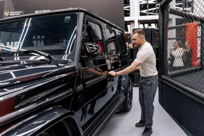 Petr Yanın çempion titulunu geri alması şərəfinə ona Mercedes-AMG G63 hədiyyə edilib