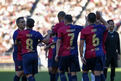 "Barselona" və "Real"ın əfsanələri yoldaşlıq matçı keçirib