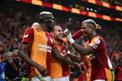 Qalatasaray 2-1 Fenarbaga: Osimhenin golları liderliyini qorudu