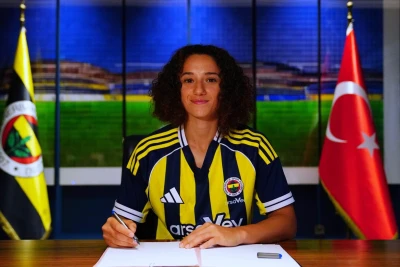 Qadın futbolçu Peritan Bozdağ "Fənərbaxça" ilə müqavilə imzalayıb