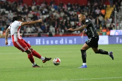 Superliqa: Autsayderlərin Elitada Qalmaq Uğrunda Mübarizəsi Gərginləşir