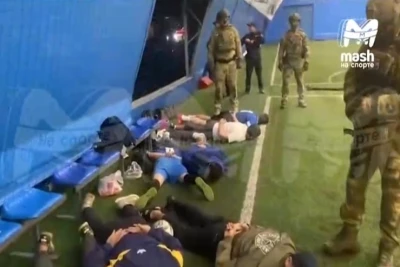 Rusiyada həvəskar futbol komandasının 20-yə yaxın oyunçusu saxlanıldı: Səbəb azarkeşlərlə davalar və milli zəmində təhqirlər