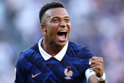 Mbappe Zidanın Fransa millisinə baş çəkib