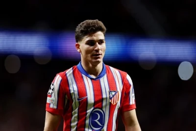 Arsenal və Atletiko Madrid Xulian Alvaresin transferi ilə bağlı danışıqlar aparır