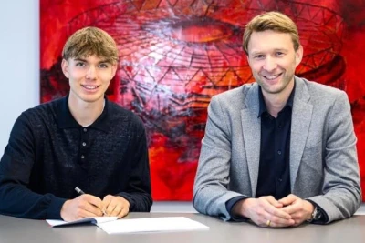 Bayer 16 yaşlı futbolçu transfer etdi