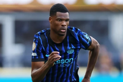 Mançester klubları Denzel Dumfris üçün "İnter"lə yarışır