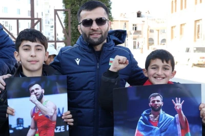 Güləş ulduzları Xankəndidə məktəblilərlə görüşərək güləşi təbliğ ediblər