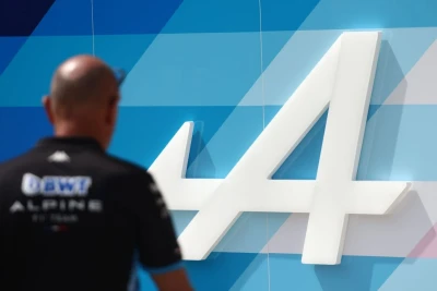 "Alpine" F1 Komandasının Yük Maşını Yol Qəzasına Düşüb