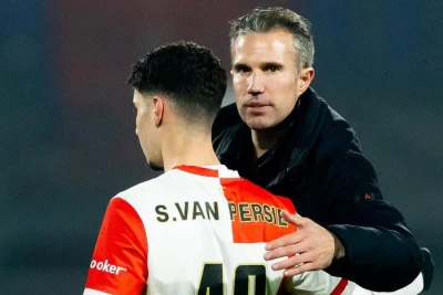 Van Persi ailəsi futbol tarix yazdı: Şakilin dublu "Feyenoord"u xilas edə bilmədi