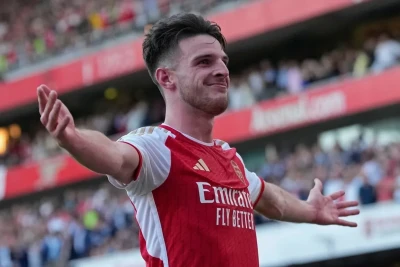 Deklan Rays Devid Bekhemin ona mesajından danışıb: "O, tanrı kimidir"