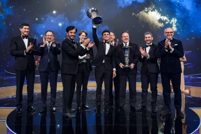 Lando Norrisə Dünya Çempionluğu Kuboku Təqdim Edildi