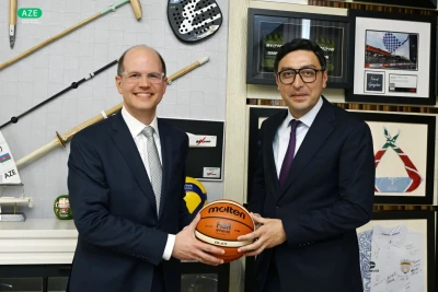 Fərid Qayıbov FIBA baş katibi Andreas Zagklis ilə görüş keçirib