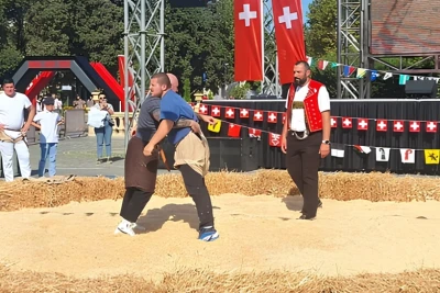 Bakı bulvarında İsveçrə və Azərbaycan güləşçilərinin təcrübə mübadiləsi - FOTO