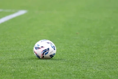 Burundidə futbolçu oyun zamanı uğur gətirən qəpiyi udub boğularaq öldü