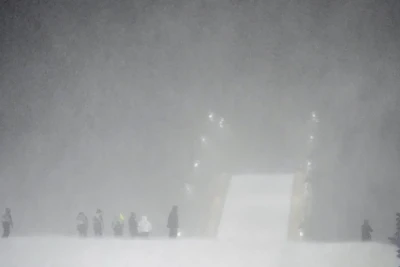 XXV Qış Olimpiya Oyunları: Güclü qara görə qadın fristaylçıların "big-air" yarışı təxirə salındı