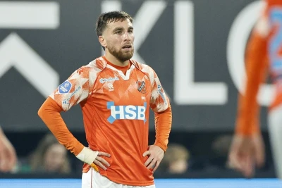 Ozan Kökçünün komandası "Volendam" səfərdə böyük hesabla uduzdu