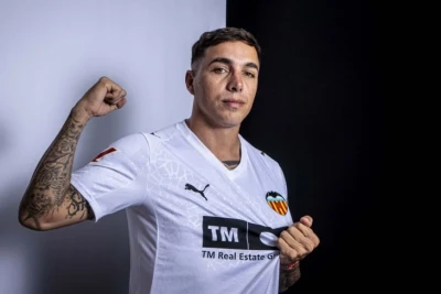 "Valensiya" Renso Saravia ilə müqavilə imzalayıb