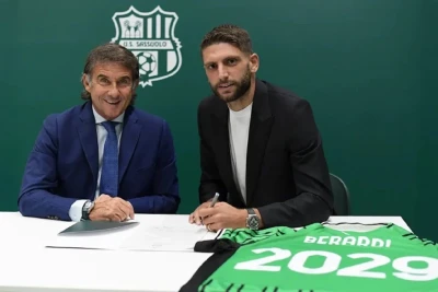 Domeniko Berardi "Sassuolo" ilə müqaviləsini uzadıb