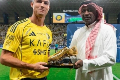 Kriştiano Ronaldo ardıcıl ikinci dəfə "Qızıl buts" mükafatını qazanıb