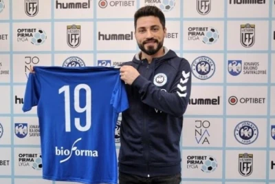 Premyer Liqasının keçmiş bombardiri yeni komandaya keçid etdi
