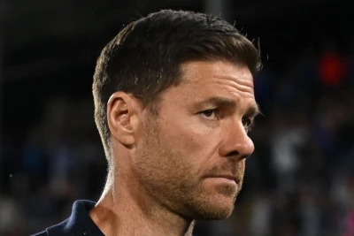 Xabi Alonso "Çelsi"ni rədd edir, "Liverpul"u gözləyir