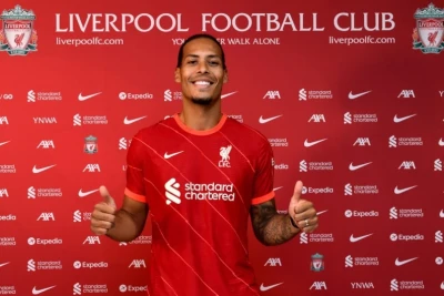 "Liverpool" Virgil van Dijk'ın sözleşmesini yeniledi