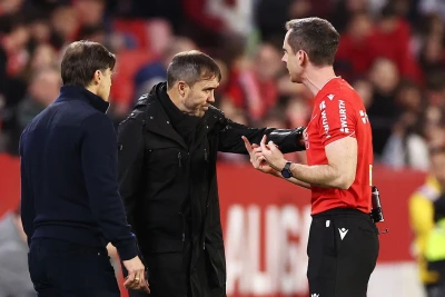 "Sevilya"nın baş məşqçisi Matias Almeydanın hakimlə mübahisəyə görə 7 oyunluq cəzası