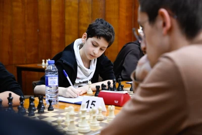 Azərbaycan I Dəstə Şahmat Yarışına Start Verildi: 40 Kişi, 20 Qadın Mübarizə Aparır