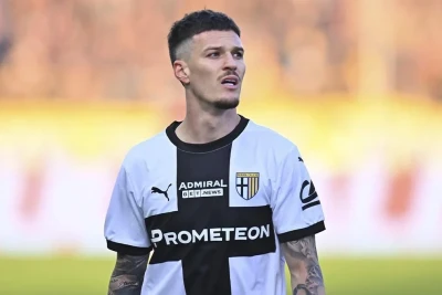 Dennis Men "Parma"dan PSV-yə keçdi