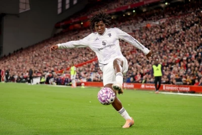 "Mançester Yunayted" sol cinah müdafiəçisi axtarışındadır: Namizədlər Livramento və Braunu