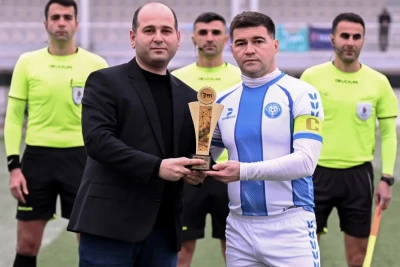 PFL Əli Bağırova "Ayın qolu" mükafatını təqdim edib