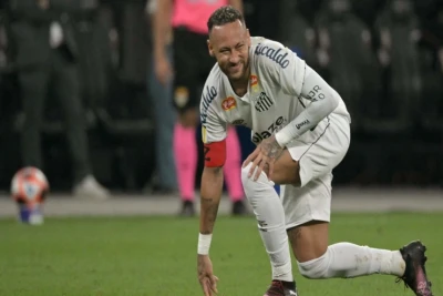 Neymar "Santos" ilə müqaviləsini uzadıb