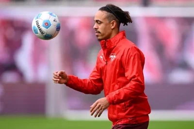 "Hamburq" Yussuf Poulseni transfer edib