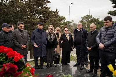 AFFA rəhbərliyi Anatoli Banişevskinin 80 illik yubileyində məzarını ziyarət edib