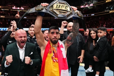 Topuriya Oliveyranı ilk raundda nokautla məğlub edərək UFC çempionu oldu