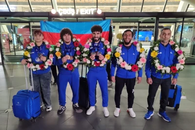 U-23 Avropa çempionatında 9 medal qazanan Azərbaycan ağırlıqqaldıran seçməsini hava limanında təntənəli qarşılama mərasimi təşkil olundu