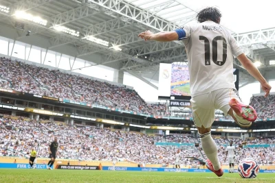 Luka Modriç, Roberto Carlos'u geçerek kariyerinde en çok maça çıkan 10 futbolcu arasına girdi