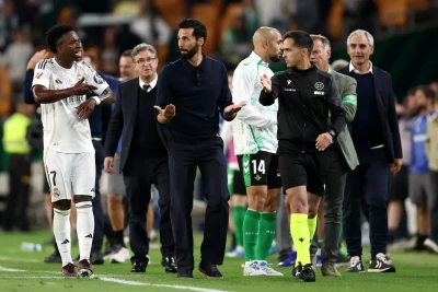Arbeloa hakimliyi sərt tənqid etdi: "Futboldan başı çıxan adam belə qərar verməzdi"
