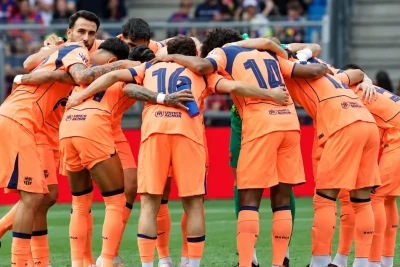 Barcelonanın UEFA Çempionlar Liqası oyununda keçmiş narıncı formaya dönüşü