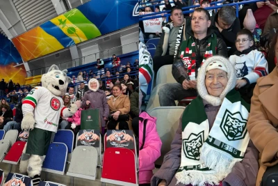 99 yaşlı azarkeş "Ak Bars" - "Nefteximik" oyununda komandasını dəstəklədi