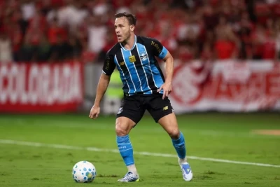 Artur Melo, keçmiş Barcelona, Juventus və Liverpool futbolçusu, Santos klubuna keçdi