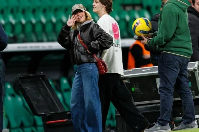 Sidni Svini "Sportinq" - "Eştoril" oyununu izlədi və stadionda dövrə vurdu - VİDEO