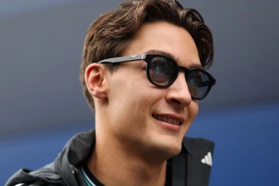 Rasselin "Mercedes" komandasının Konstruktorlar Kubokunda ikinci yerə çıxması sevinci