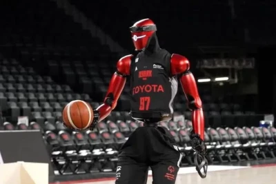 "Toyota"nın basketbolçu robotu basketbol meydanında bacarıqlarını nümayiş etdirdi