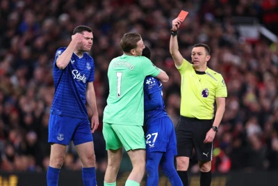 İdrissa Qeye komanda yoldaşına qarşı kobud oyuna görə Premyer Liqada qovulan 3-cü oyunçu oldu