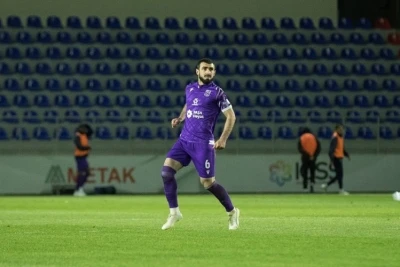 Premyer Liqa klubunun futbolçusu karyerasını bitirir