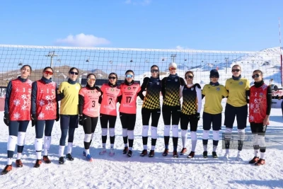 Qar voleybolu üzrə Azərbaycan çempionatının ilk günündə 8 oyun keçirilib